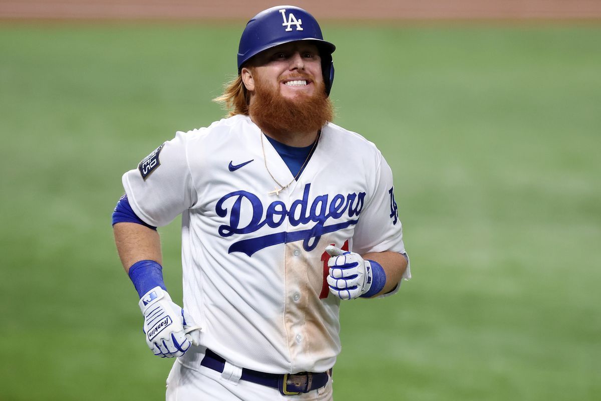 Justin Turner has renewed his contract with the Los Angeles Dodgers