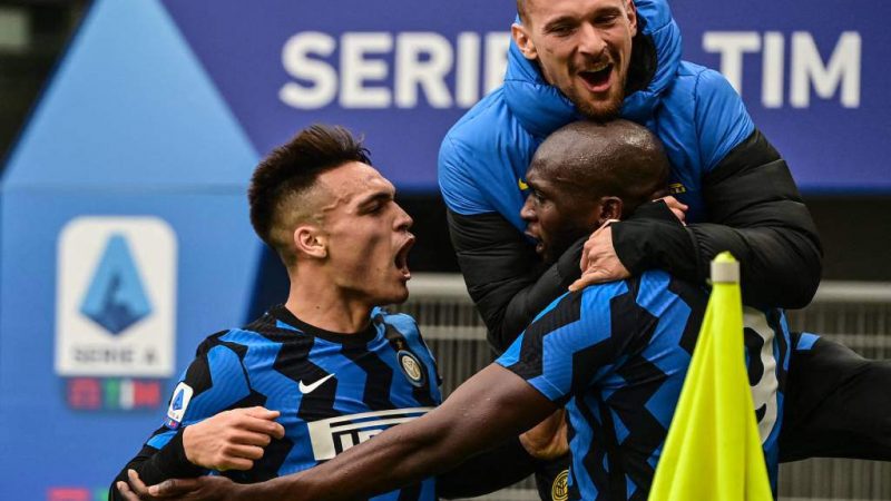 With a performance by Lukaku and La Toro, Inter Milan fell to the top of Serie A-Tees