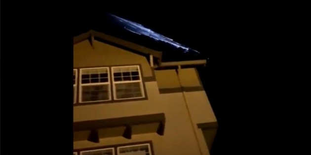 Viral: Illuminated objects in the Oregon sky of the United States are captured on video