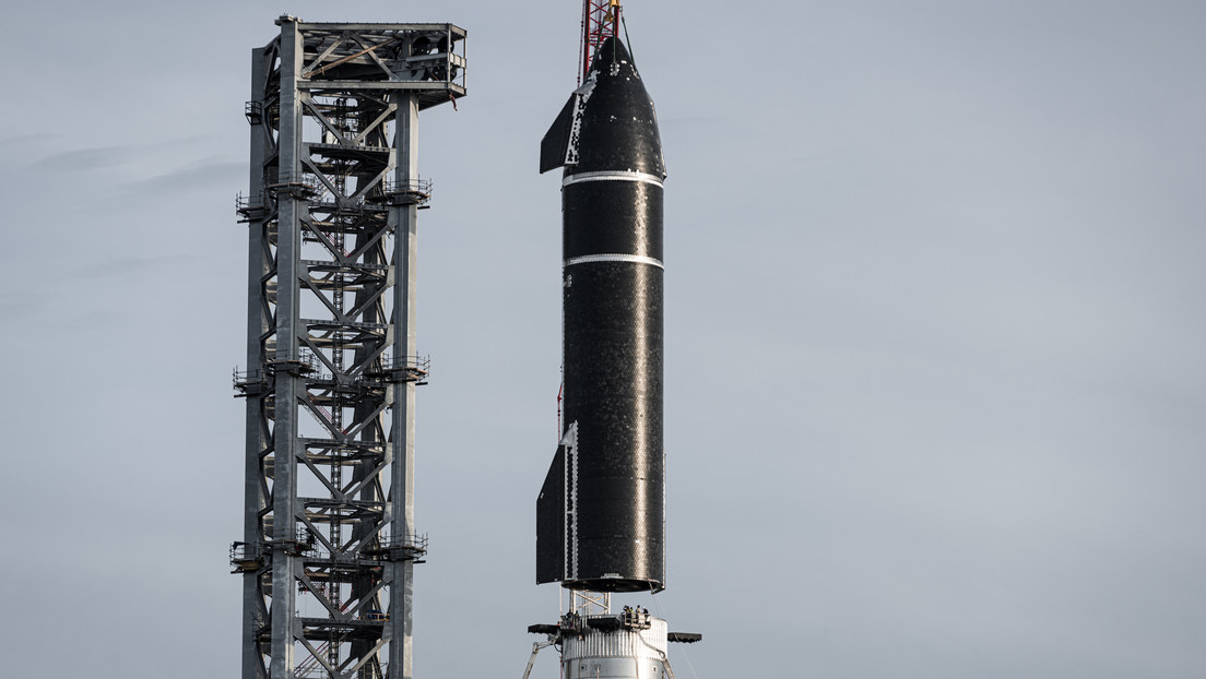 “Dream Comes True”: SpaceX shows its largest rocket fully mounted on launch pad (photos)