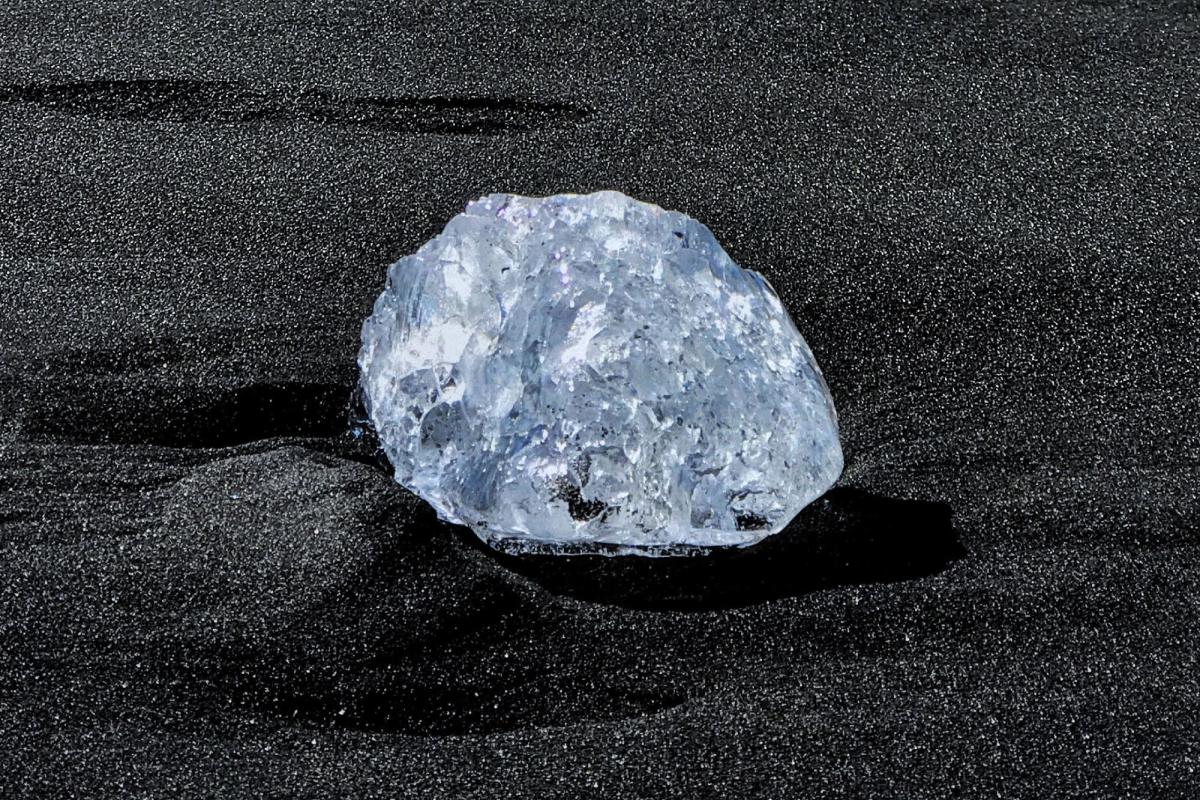 A diamond from the depths of the earth reveals a mineral never seen before