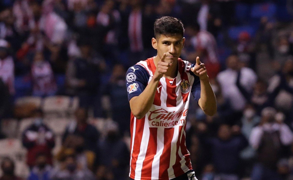 What will Chivas pay for the first signature of Clausura 2022?