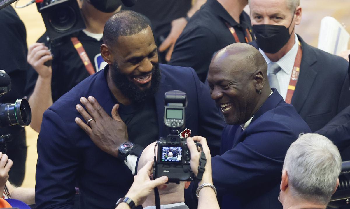 LeBron meets Michael Jordan again at All-Star Game: “I always wanted to be like him”