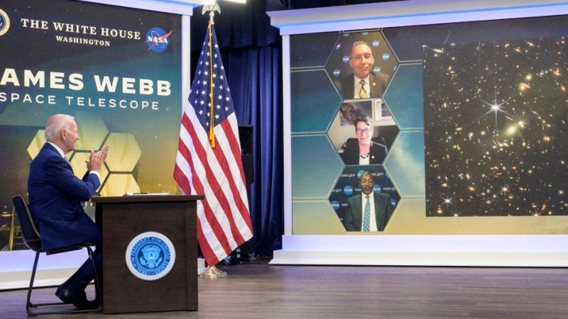 Joe Biden Presents First Image of Deep Space Captured by James Webb Telescope |  Univision Science News