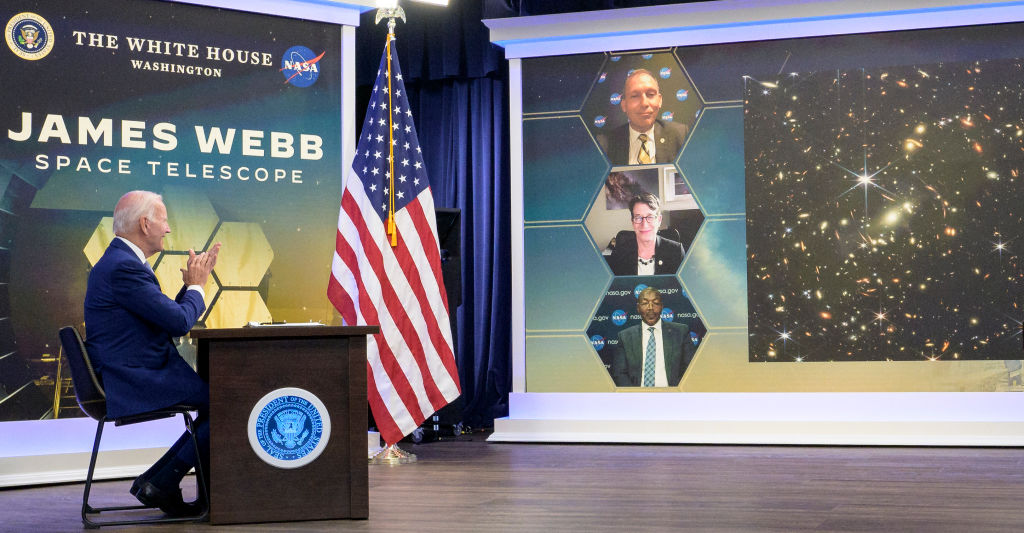 Joe Biden Presents First Image of Deep Space Captured by James Webb Telescope |  Univision Science News