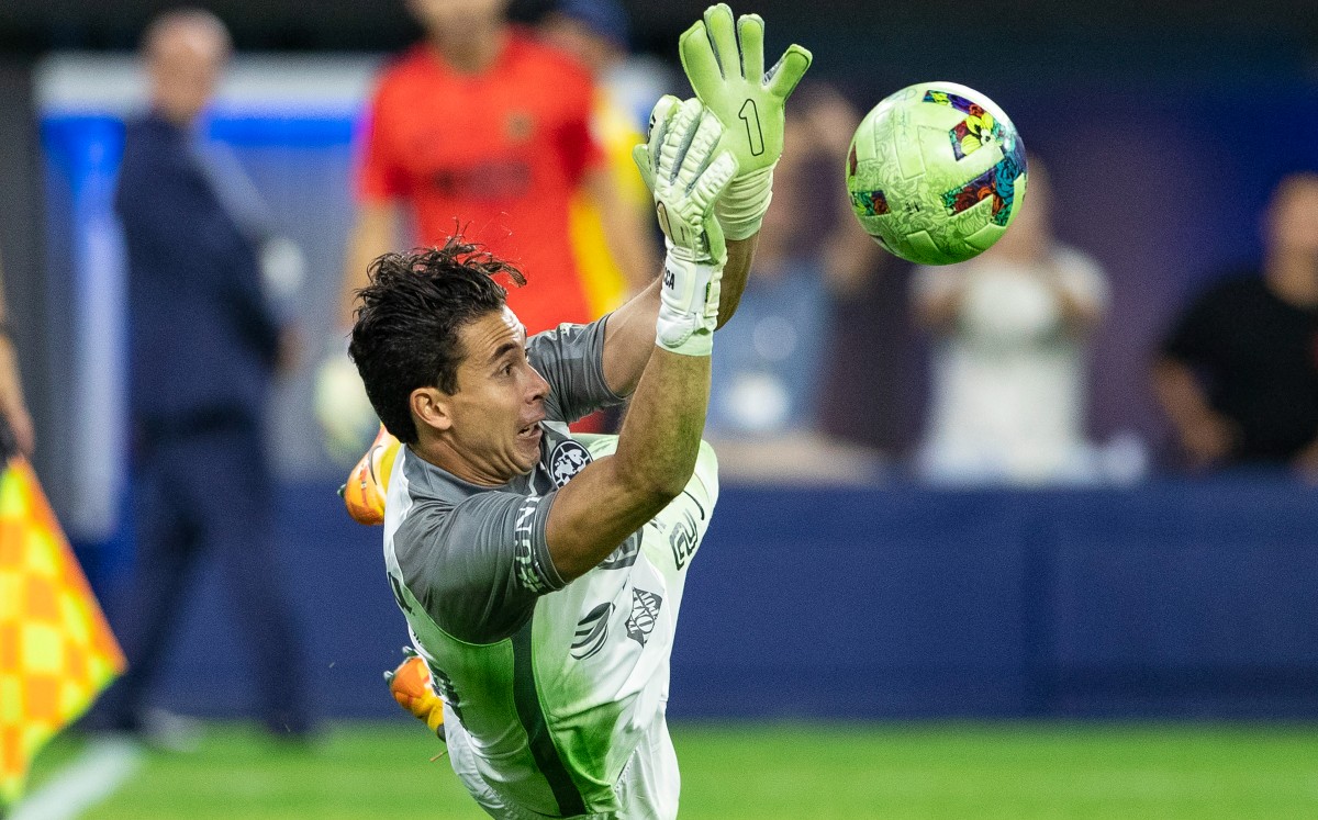 American fans are asking for Oscar Jimenez as the starting goalkeeper