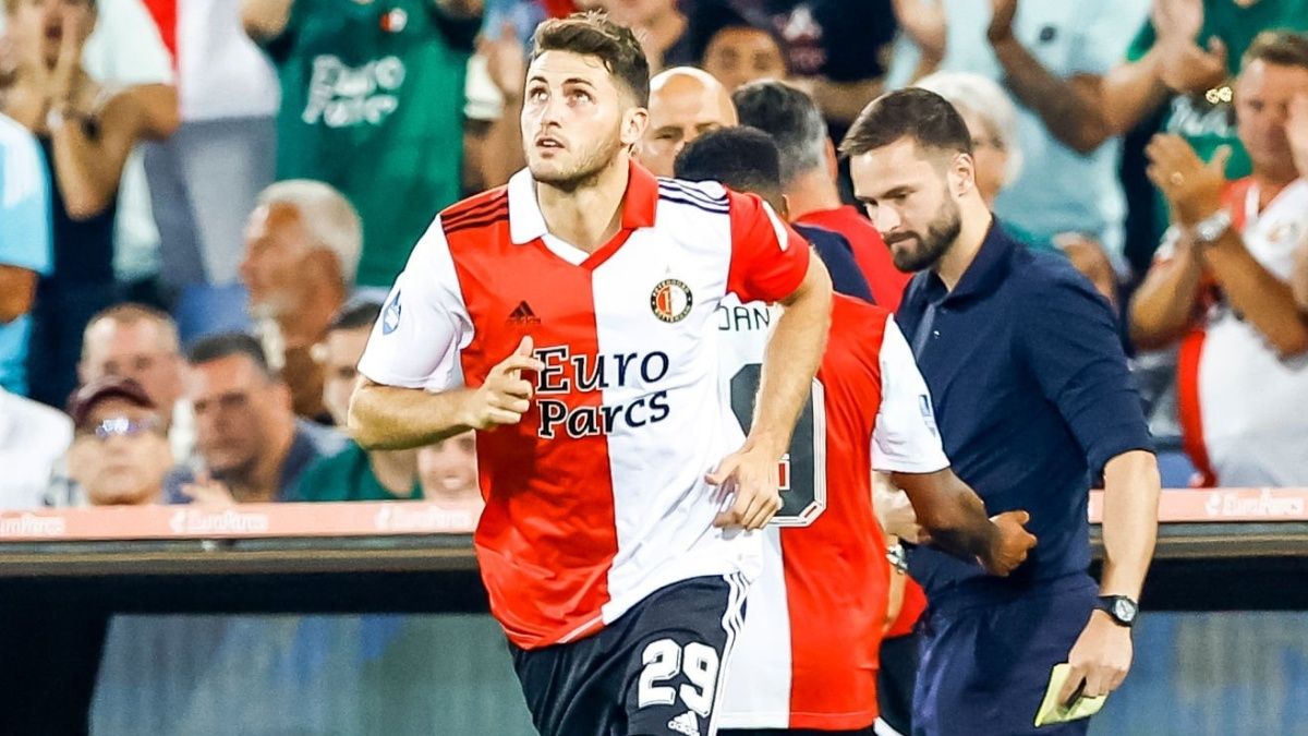 He barely made his debut at Feyenoord and is the player who will make Gimenez’s career impossible