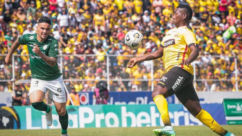 John Cifuente re-signs for Barcelona SC at Orens pitch (1-2).  National Championship |  game