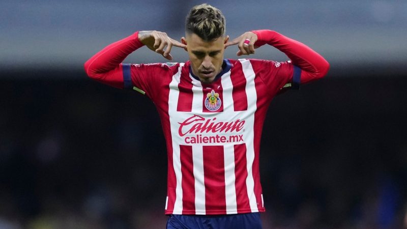 Goodbye, boy?  Chivas is a player who wants a transfer for Christian Calderon