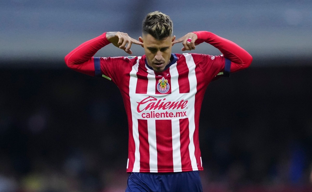 Goodbye, boy?  Chivas is a player who wants a transfer for Christian Calderon