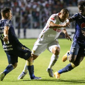The first-leg semi-final tie between Motagua and Olympia in the CONCACAF League was a minute-by-minute experience.