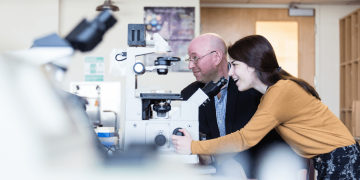 Professor Secures UNC Asheville’s First National Cancer Institute Grant for Cancer Research