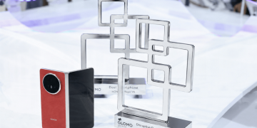 HONOR Magic V6 Secures Two Major Device Awards at MWC Shanghai 2026